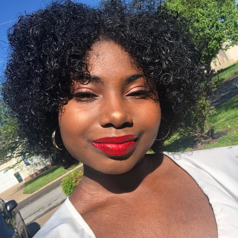 Meet your Posher, Idaya